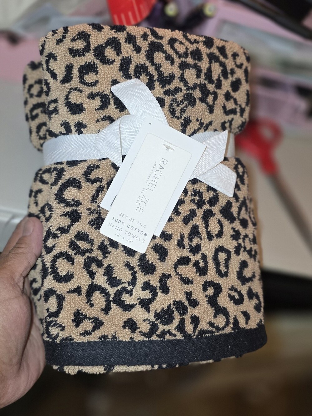 Rachel Zoe Black and Cream Leopard Bath Rug And Towel Set - Picture 15 of 16